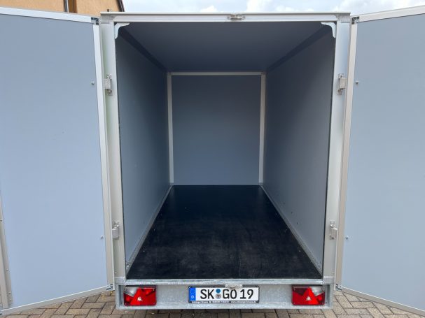 Kofferanhänger XXL in Teutschenthal, Holleben, Bennstedt, Salzmünde, Halle (Saale) mieten. Regionaler Baumaschinen Verleih.