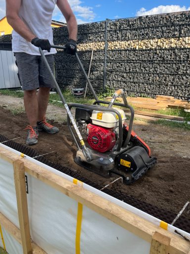 Husqvarna LFV 80 Rüttelplatte / Verdichter mit 81kg in Teutschenthal und Umgebung günstig mieten! Faire Preise, super Service.