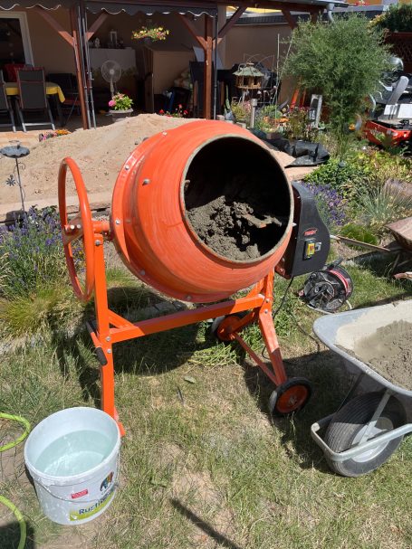 Betonmischer mit 180l Volumen. LCW Maschinenverleih in Teutschenthal. Hochwertige Baumaschinen mieten!